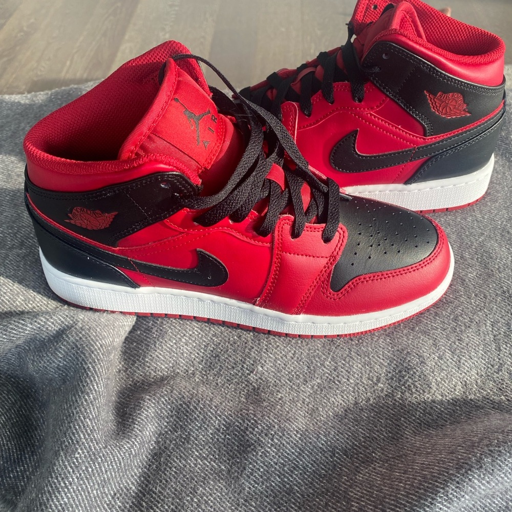 Air jordans size 6.5 in youth boys equivalent to size 8 women’s